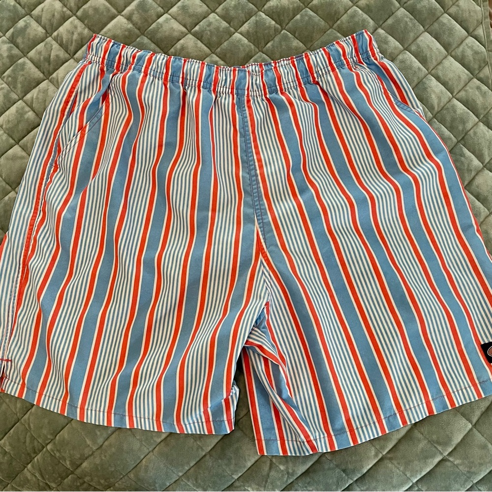 Men’s Vineyard Vines swim trunks